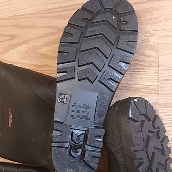 2 pair of boots - Picture 4 of 4